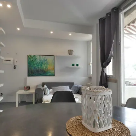 Penthouse Close The * סירמיונה